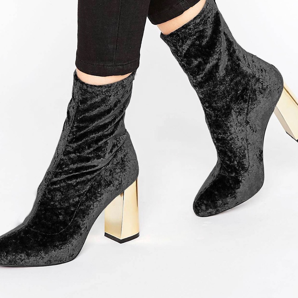MISSGUIDED VELVET BLOCKED HEELED SOCK BOOTS